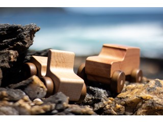 Autitos de juguetes clásicos de madera nativa. Eco-Deco-Retro Para niños y grandes Patagonia Chilena Envíos a todo Chile